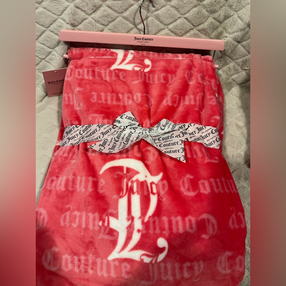 JC Juicy Couture Home 60x90 plush throw NWT - Picture 3 of 4